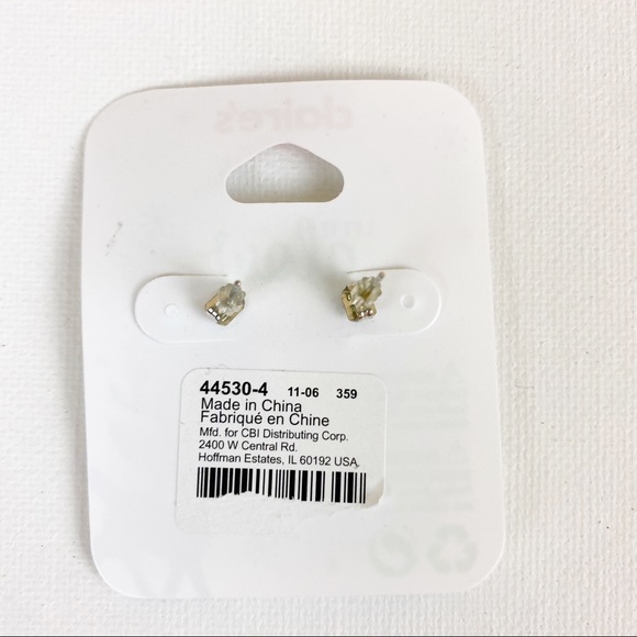 💕Claire’s Christmas Earrings Wreath Studs - Picture 2 of 2